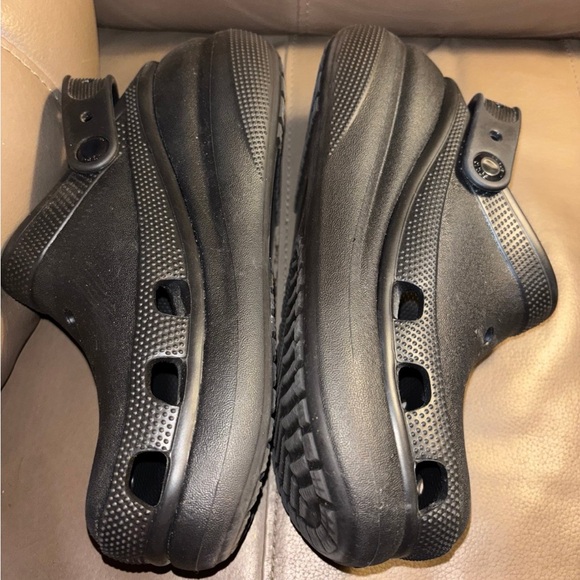 Crocs Classic Crush Clog Black Unisex Chunky Platform Beach EUC, women’s 7 Men 5 - Picture 4 of 7